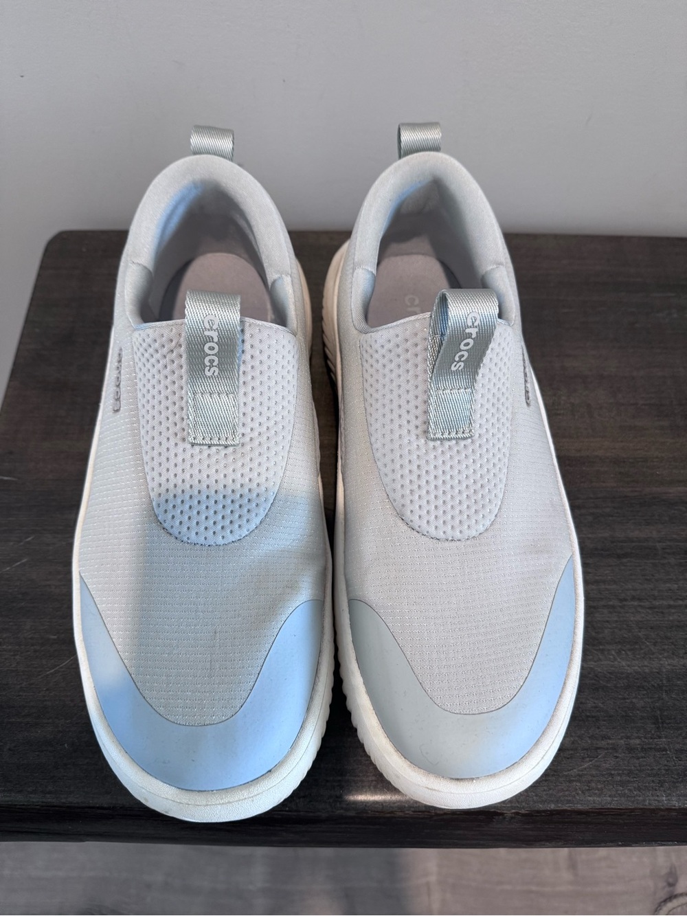 CROCS MENS Slip-On Sneakers in Light Gray and Silver